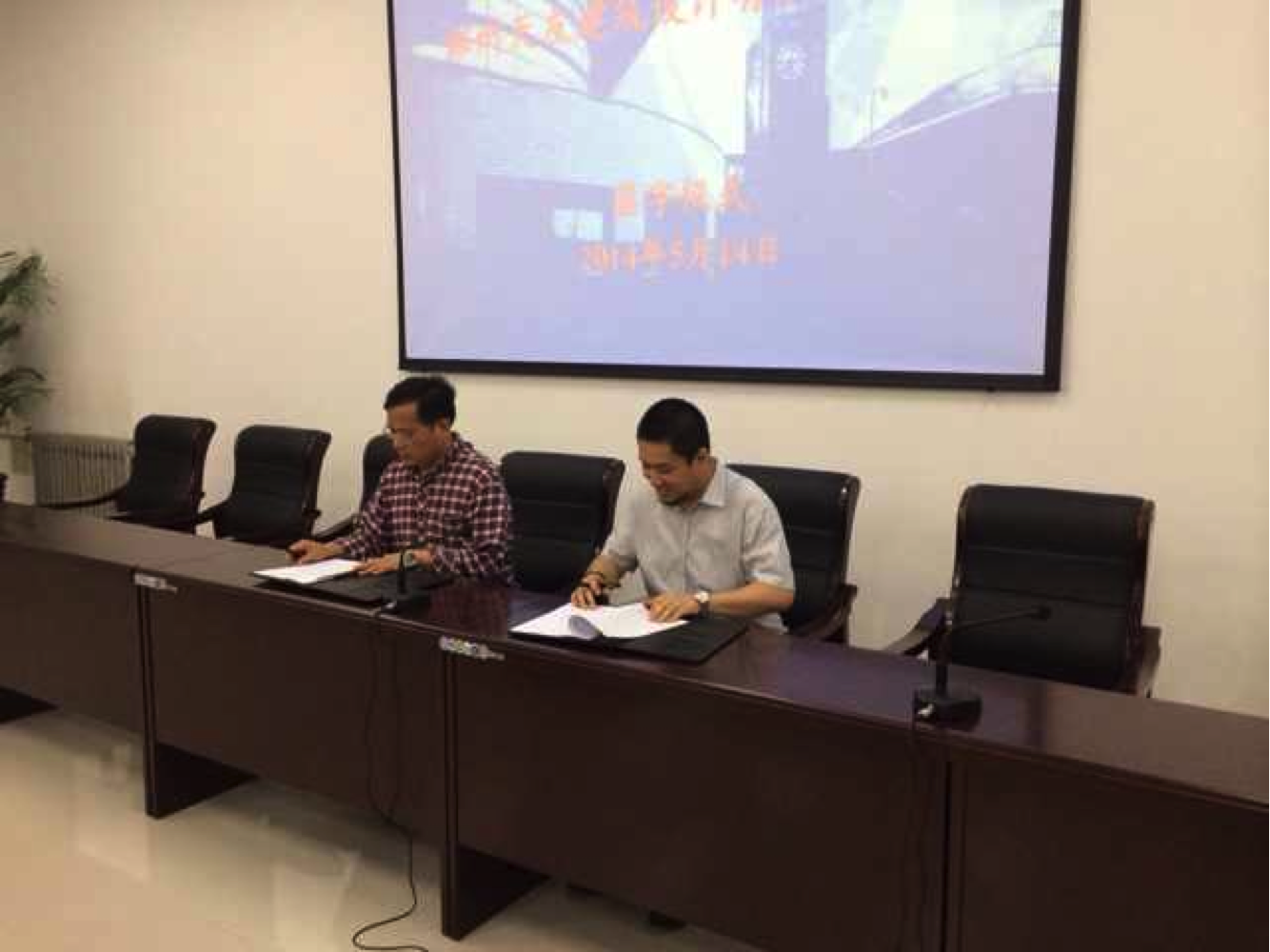 說明: http://snipegallery.com/uploads/allimg/140902/1-140Z22102312J.JPG